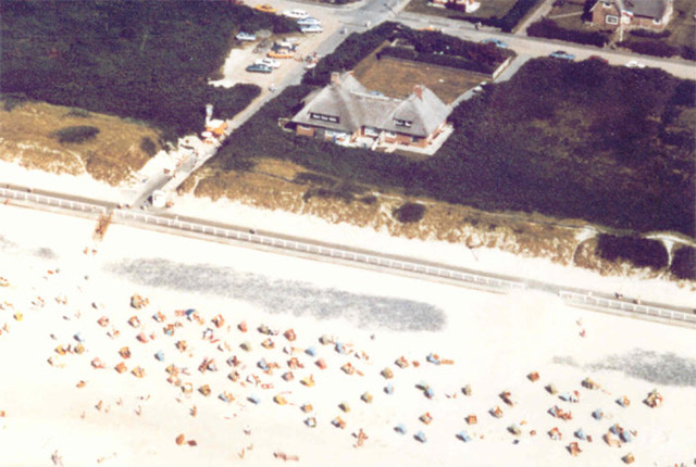 Dünenhaus – Luftbild mit Strand